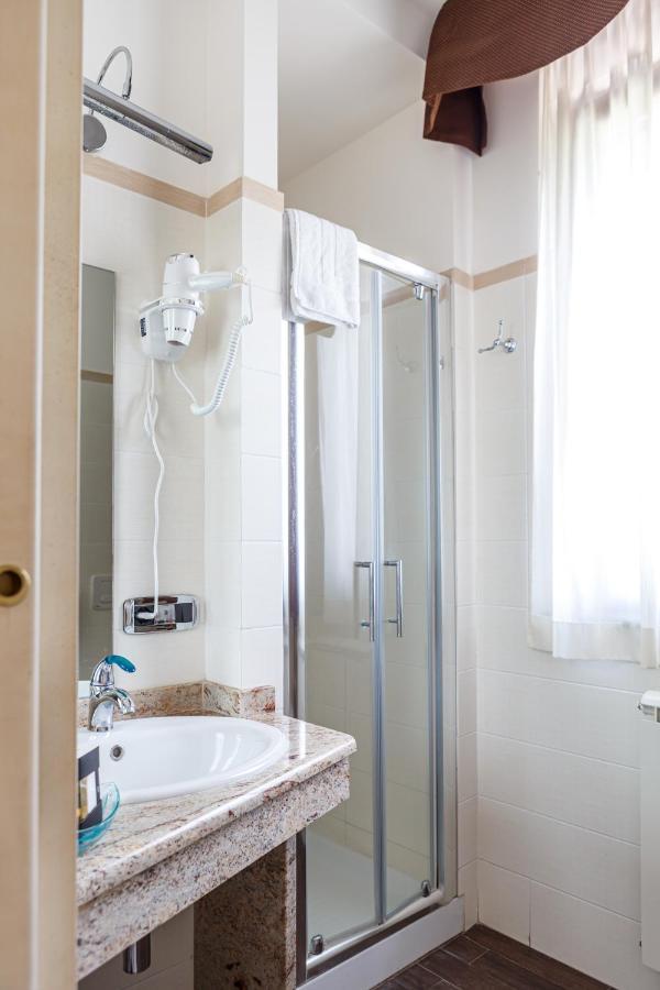 Twin Room Shower